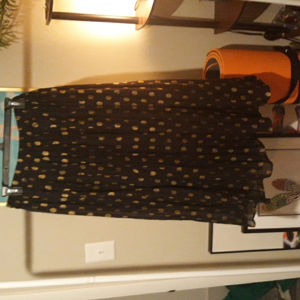Pleated flowing skirt